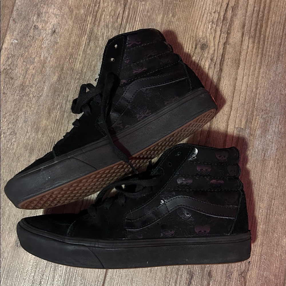 Black Men’s high top skull vans